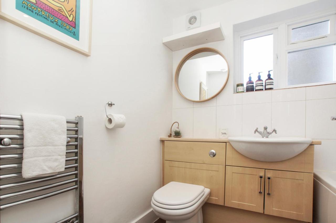 런던 Bright, Stylish & Cosy 3-Bed Flat Near Mile End 아파트 외부 사진