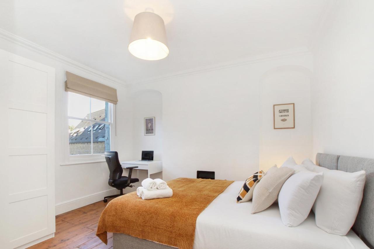 런던 Bright, Stylish & Cosy 3-Bed Flat Near Mile End 아파트 외부 사진